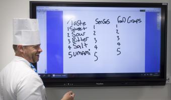 Chef delivers food education sessions to young people at London hospital