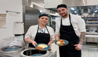 Stepping Hill Hospital introduces new dementia-friendly crockery for patients  