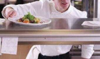 Hospitality workers see 3.6% weekly wage increase - latest ONS figures reveal