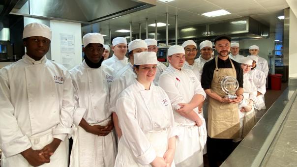 MasterChef champion 2021 Dan Lee & students 